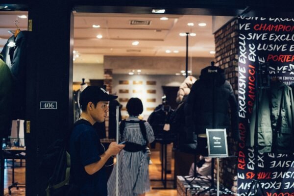 Omnichannel Strategies for Asian Online Businesses: Integrating Offline and Digital Experiences