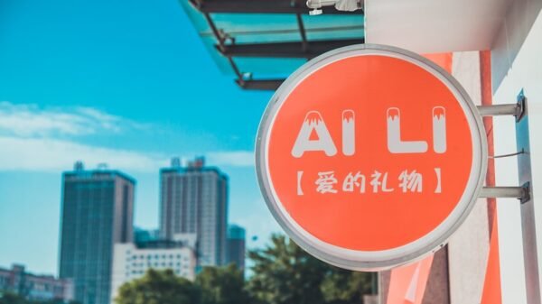 Online Business Trends in Asia 2025: Mobile Commerce, Social Selling, and AI Personalization