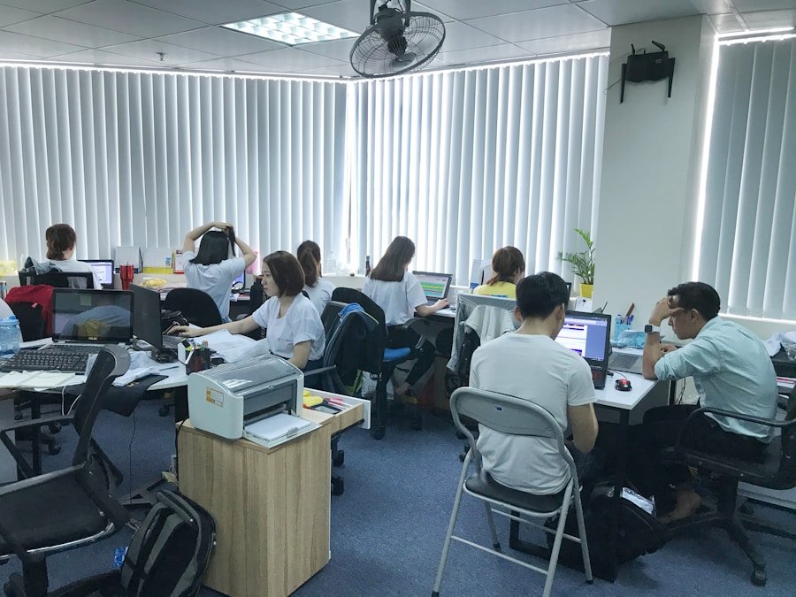 Photo Blended Learning Models: Integrating Online Teaching with Traditional Education in Asia