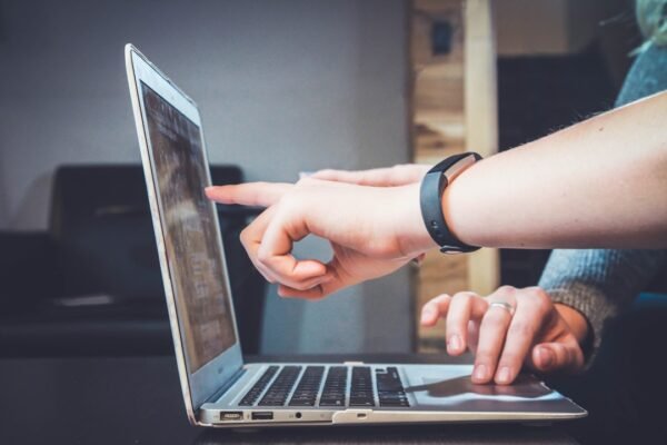 AI in E-Commerce: Streamlining Operations and Increasing Sales