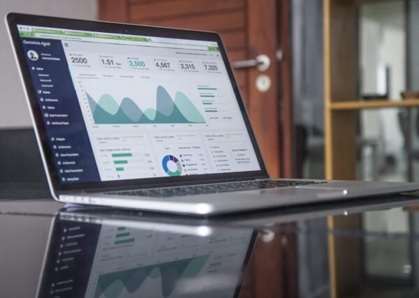 AI-Driven Analytics: Making Smarter Decisions in Online Commerce