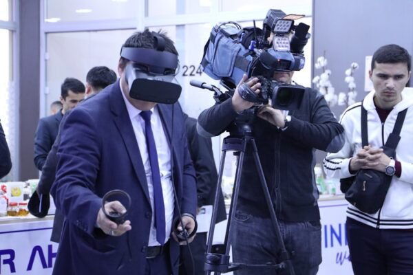 Immersive Learning Experiences: AI and Virtual Classrooms
