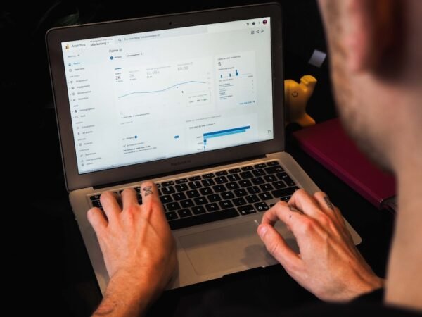 How AI Is Transforming Customer Relationship Management in Online Business