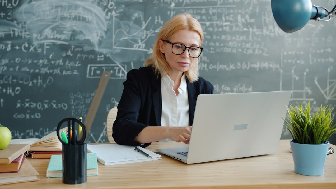 Photo Online Teaching Environments