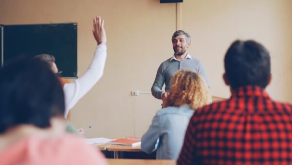 Enhancing Student Engagement with Real-Time AI Feedback