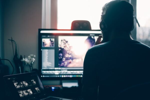 How Freelancing and Independent Contracting Are Shaping Online Business