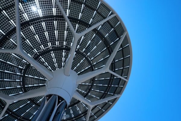 Immersive learning experiences using virtual and augmented reality enhance comprehension and retention