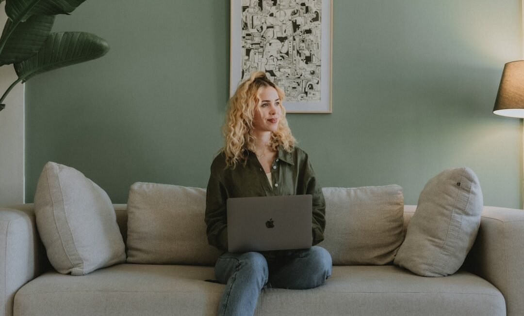 Photo Online Teaching and Mental Health